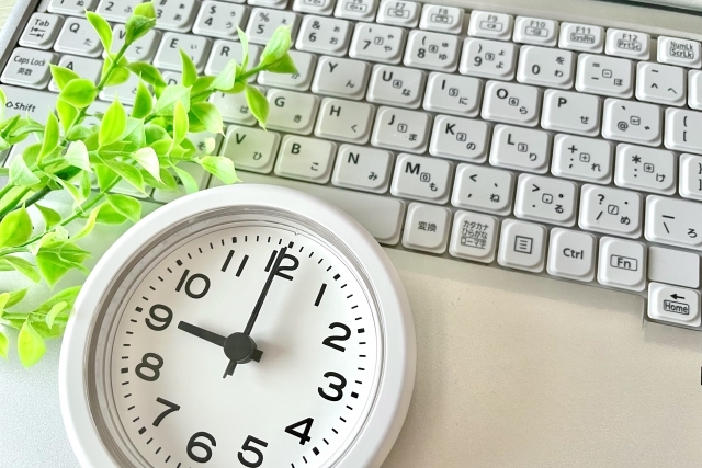 時計とキーボード