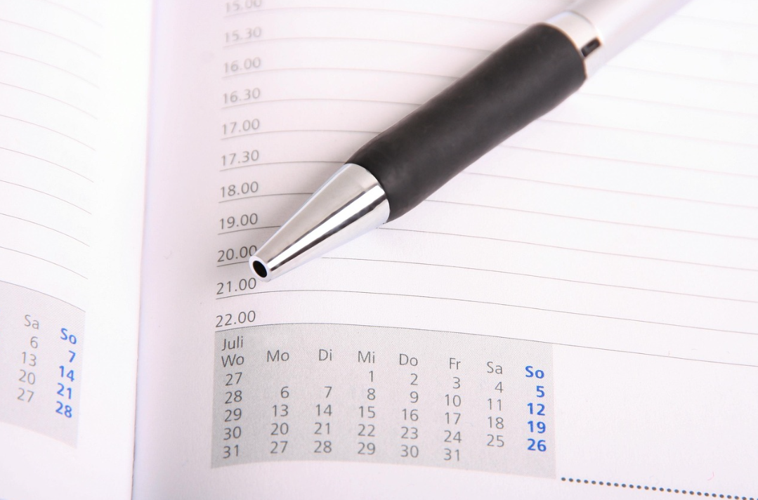 ボールペンと紙スケジュール