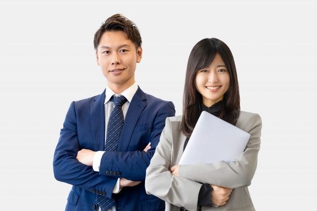 スーツの男性と女性