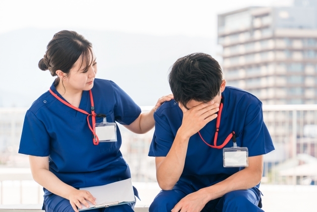 看護師の男性と女性