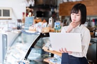 バイトのシフト変更をうまく管理して負担を軽減！課題・対処法解説